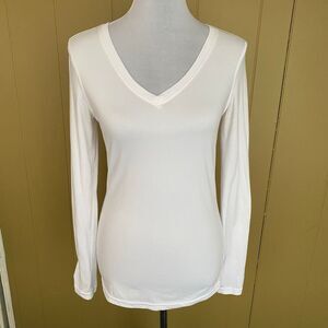 Danskin Now dri more women S semi fitted v-neck longsleeve activewear top white